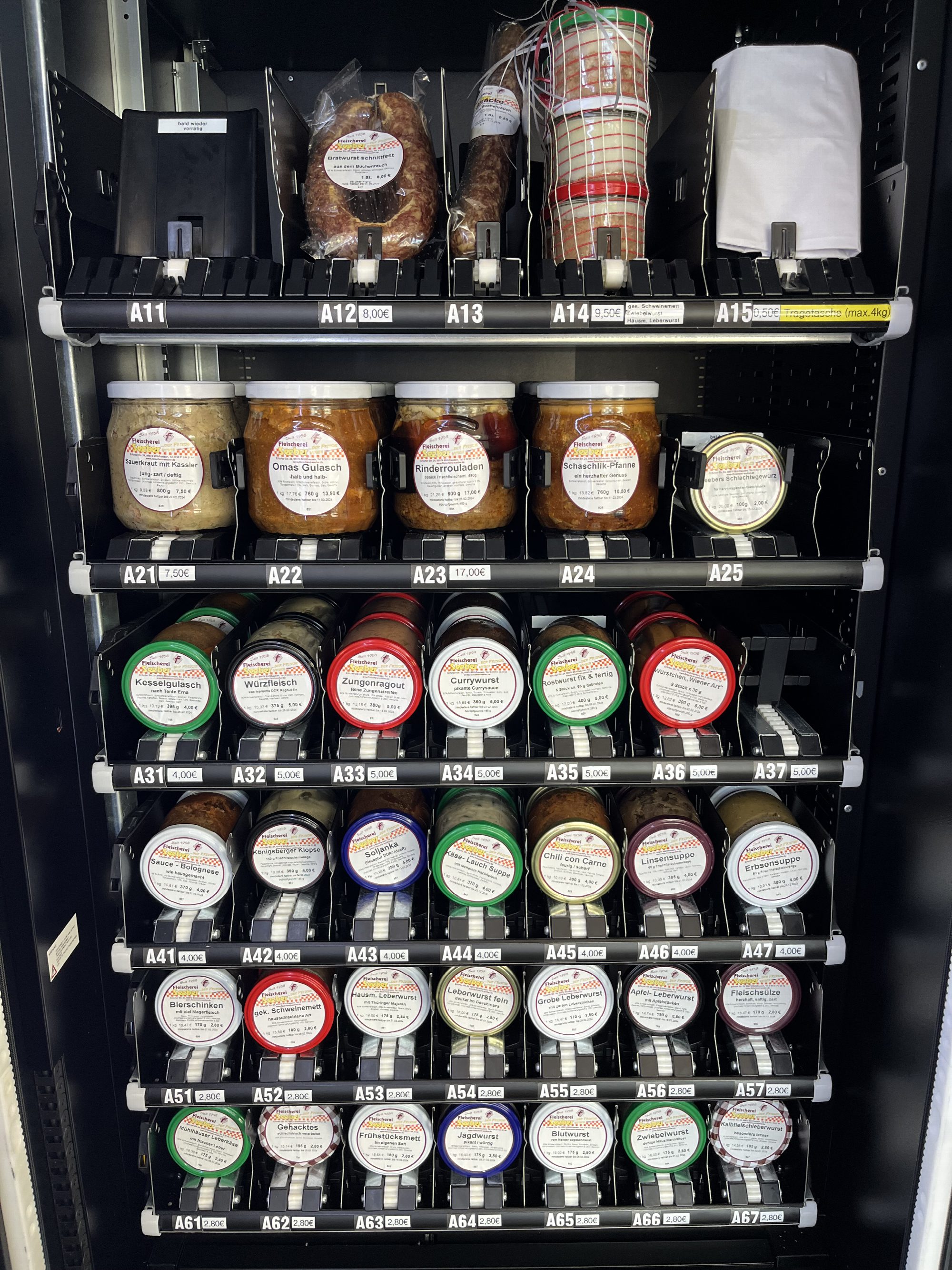 Wurstspezialitäten im gekühlten Verkaufsfach